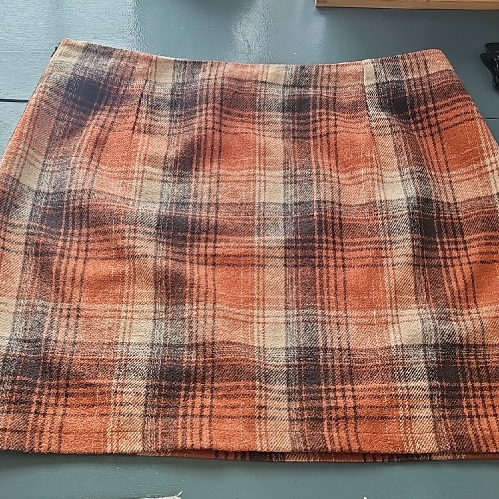 IO Plaid Orange Wool Blend Mini Skirt. Size Large. Side Zipper‎